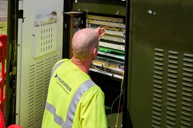 A Truespeed full-fibre engineer